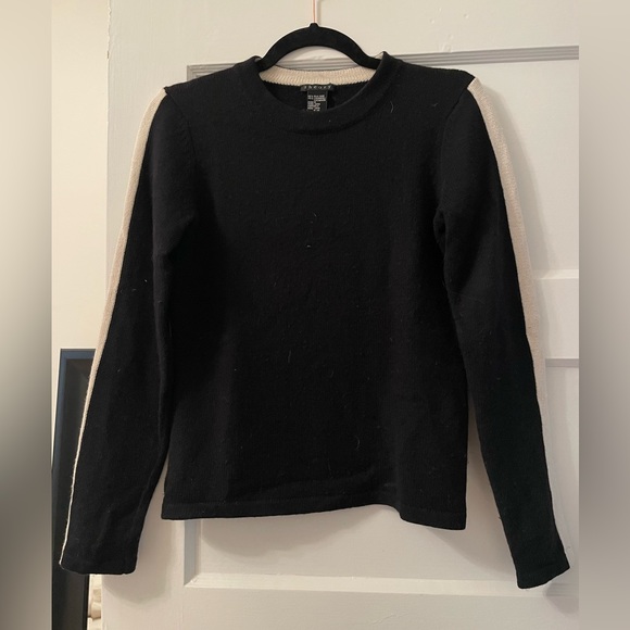Theory black cashmere sweater - Picture 3 of 3